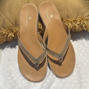 Tommy Bahama Thomas Gold Glitter Thong Logo Sandals